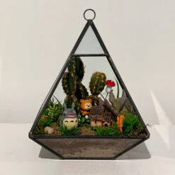 GET0308BK - Black Raised Pyramid Geometric Glass Terrarium - 8"H -Wholesaleglassvasesint GET0308BK C2 DS 46341.1663941827